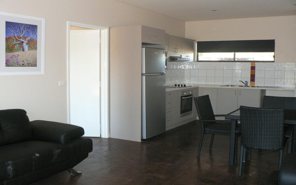 Breezes Apartments بروم الغرفة الصورة