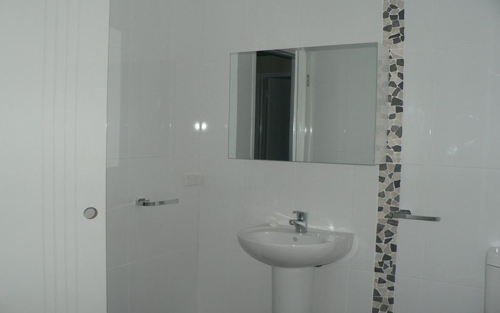 Breezes Apartments بروم الغرفة الصورة