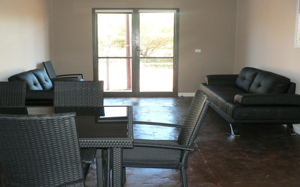 Breezes Apartments بروم الغرفة الصورة