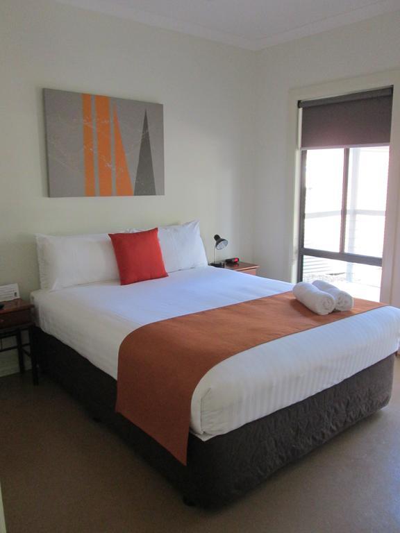 Breezes Apartments بروم الغرفة الصورة
