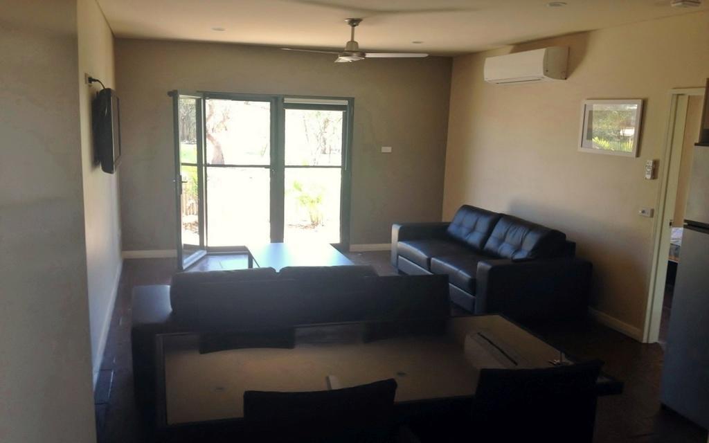 Breezes Apartments بروم الغرفة الصورة