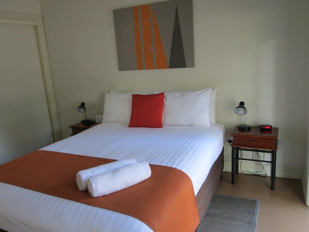 Breezes Apartments بروم الغرفة الصورة